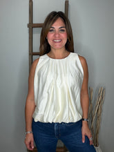 Cargar imagen en el visor de la galería, Sleeveless Pleated Bubble Blouse
