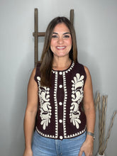 Cargar imagen en el visor de la galería, Embroidered Sleeveless Knitted Vest Top
