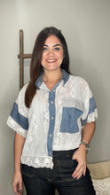 Cargar imagen en el visor de la galería, Lace Colorblock Cropped Blouse Top
