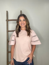 Cargar imagen en el visor de la galería, Lace Trim Sleeve Solid Knit Top
