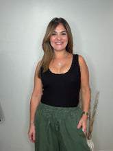 Cargar imagen en el visor de la galería, SCALLOP ROUND NECK TANK TOP
