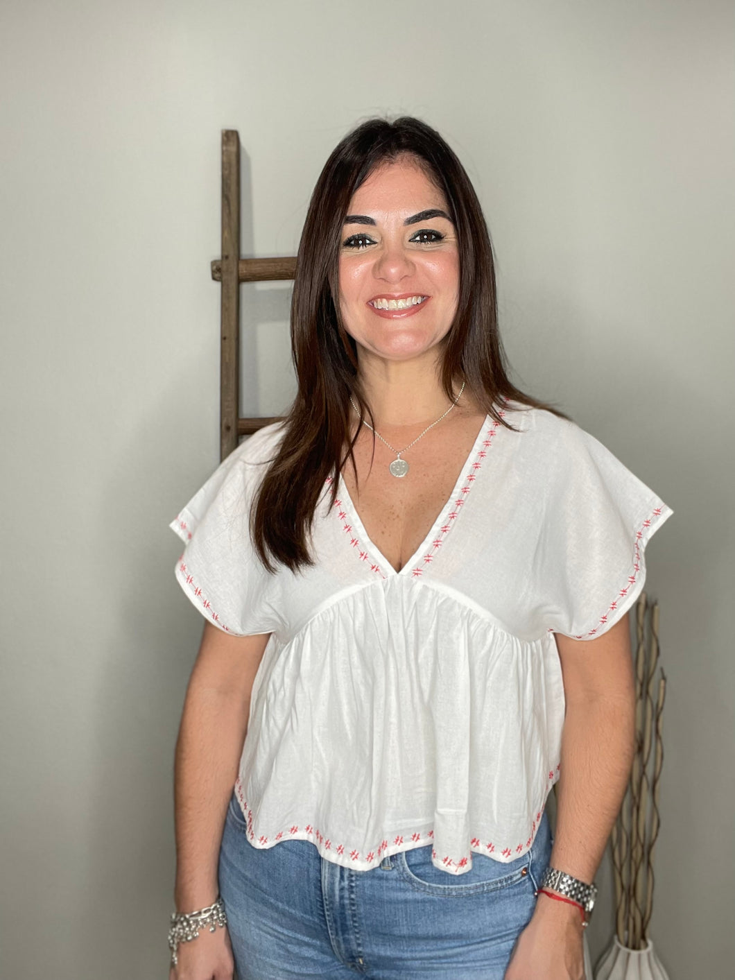 V NECK EMBROIDERED SHORT SLEEVE TOP