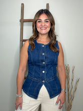 Cargar imagen en el visor de la galería, Button-Front Sleeveless Denim Vest
