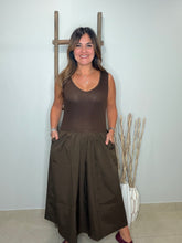 Cargar imagen en el visor de la galería, Sleeveless Neck Midi Dress
