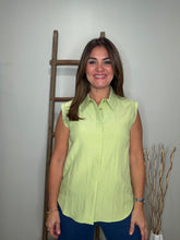 Cargar imagen en el visor de la galería, Cap Sleeve Hidden Placket Blouse
