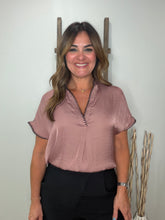Cargar imagen en el visor de la galería, Whipstitch Drop Shoulder Regular Blouse
