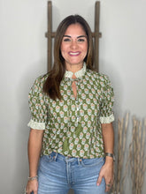 Cargar imagen en el visor de la galería, Botanical print puff sleeve top
