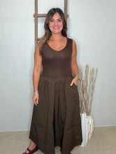 Cargar imagen en el visor de la galería, Sleeveless Neck Midi Dress
