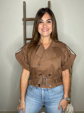 Cargar imagen en el visor de la galería, Short Sleeve Front Cover Belted Jacket
