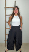 Cargar imagen en el visor de la galería, Nylon High Waisted Wide Leg Balloon Pants

