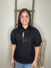 Cargar imagen en el visor de la galería, Solid denim mock neck short sleeve top
