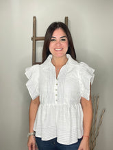 Cargar imagen en el visor de la galería, Solid flutter sleeve pullover top
