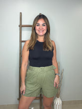 Cargar imagen en el visor de la galería, Linen high-waisted shorts
