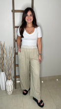 Cargar imagen en el visor de la galería, Contrast detailing folded waistband linen long pants
