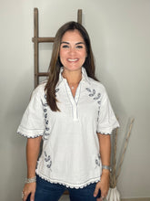 Cargar imagen en el visor de la galería, Embroidery Detail Collar T Shirt
