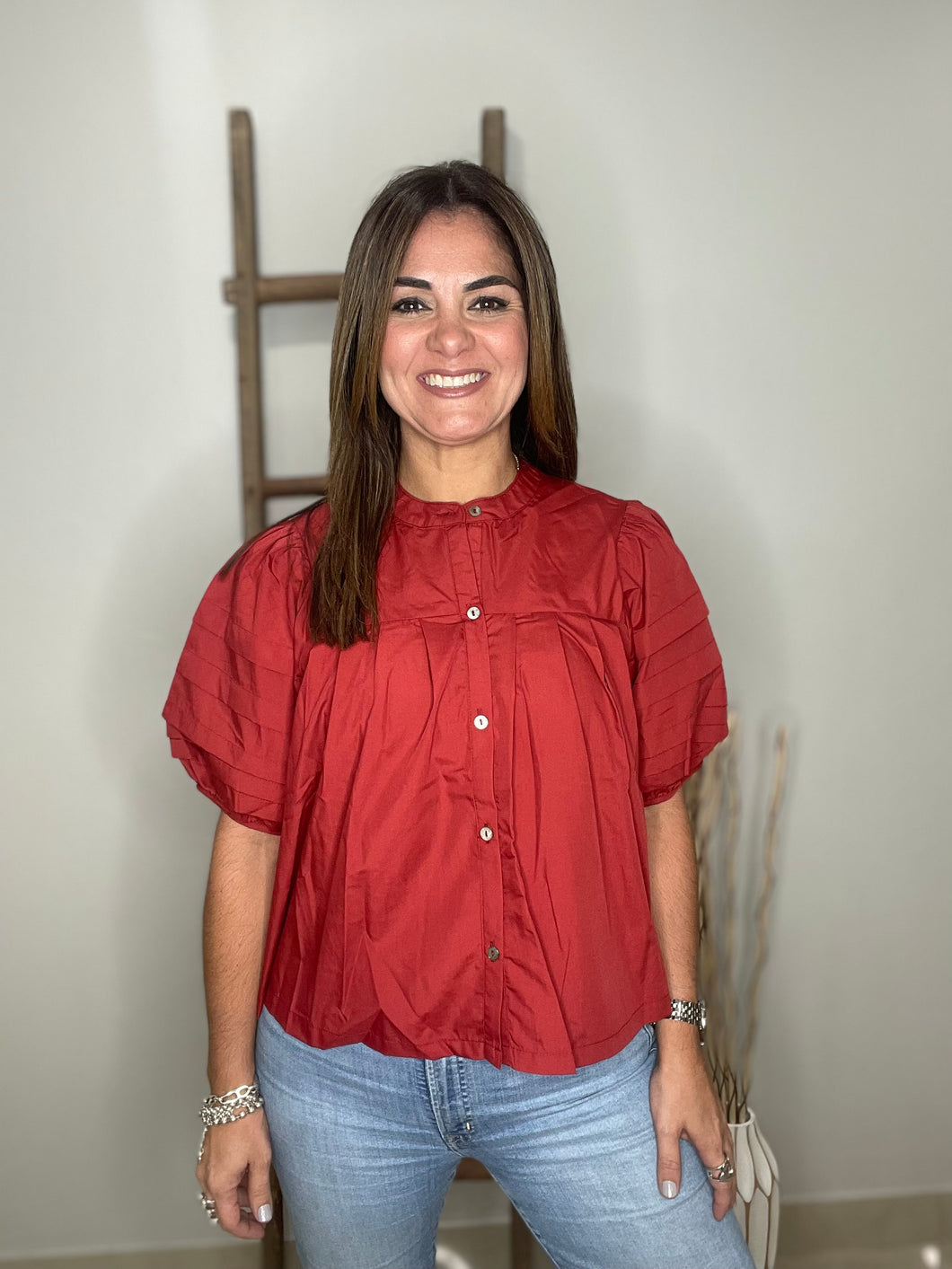 Solid pintuck short puff sleeve top