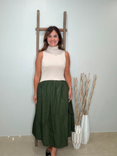 Cargar imagen en el visor de la galería, Solid sleeveless midi dress
