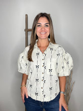 Cargar imagen en el visor de la galería, Bow Ribbon Print Shirt
