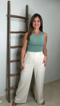 Cargar imagen en el visor de la galería, Wide-Leg Pants With Pockets
