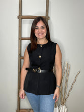 Cargar imagen en el visor de la galería, SLEEVELESS BUTTON-UP VEST
