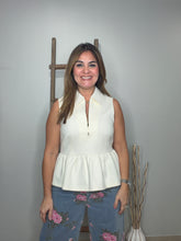 Cargar imagen en el visor de la galería, Solid sleeveless collared top
