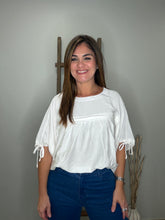 Cargar imagen en el visor de la galería, Solid short sleeve woven top
