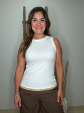Cargar imagen en el visor de la galería, Solid Contrast Color T Shirt
