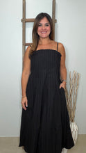 Cargar imagen en el visor de la galería, Solid sleeveless midi dress
