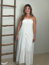 Cargar imagen en el visor de la galería, Strapless Button-Front Maxi Dress

