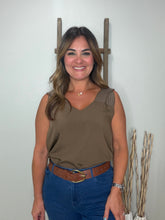 Cargar imagen en el visor de la galería, Stitch Detail V-neck Sleeveless Top
