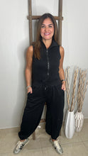Cargar imagen en el visor de la galería, Solid zip up collared sleeveless jogger
