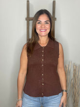 Cargar imagen en el visor de la galería, Knit vest - Coffee
