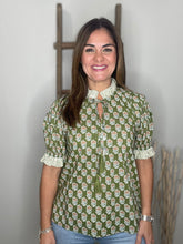 Cargar imagen en el visor de la galería, Botanical print puff sleeve top

