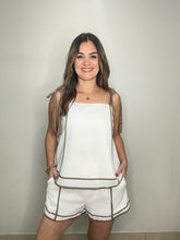 Cargar imagen en el visor de la galería, Contrast Piping Tie Shoulder Top And Shorts Set
