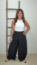 Cargar imagen en el visor de la galería, Nylon High Waisted Wide Leg Balloon Pants
