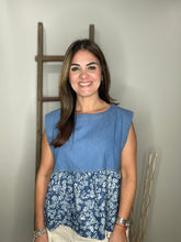 Cargar imagen en el visor de la galería, SLEEVLESS DENIM PRINT TOP
