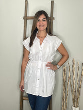 Cargar imagen en el visor de la galería, SOLID CAP SLEEVED BUTTON UP SHIRT TUNIC TOP

