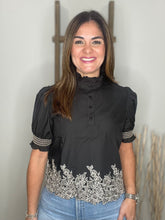 Cargar imagen en el visor de la galería, Solid embroidered top
