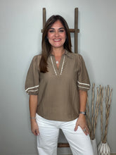 Cargar imagen en el visor de la galería, Contrast Trim Puff Sleeve Linen Blouse
