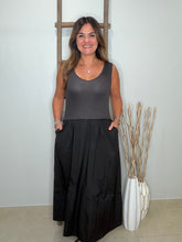 Cargar imagen en el visor de la galería, Sleeveless Neck Midi Dress
