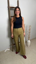 Cargar imagen en el visor de la galería, Solid high rise wide leg pants
