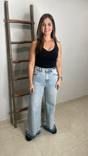 Cargar imagen en el visor de la galería, Mineral Washed Contrast Hem Jeans
