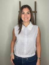 Cargar imagen en el visor de la galería, Cropped Striped Sleeveless Shirt
