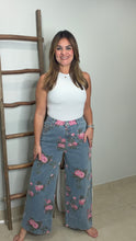 Cargar imagen en el visor de la galería, Floral print pants
