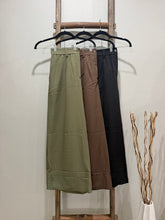 Cargar imagen en el visor de la galería, Wide Cuff Wide Leg Pants
