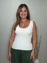 Cargar imagen en el visor de la galería, SCALLOP ROUND NECK TANK TOP
