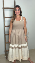 Cargar imagen en el visor de la galería, Solid sleeveless midi dress
