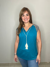 Cargar imagen en el visor de la galería, Shortsleeve with Contrast Back &amp; Sleeve
