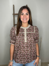Cargar imagen en el visor de la galería, Multi-floral pattern top
