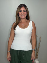 Cargar imagen en el visor de la galería, SCALLOP ROUND NECK TANK TOP
